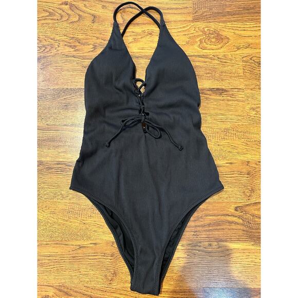 Cupshe Women's Lace up Black One Piece Size M Sexy Plunge Minimalist NWT - Picture 3 of 7